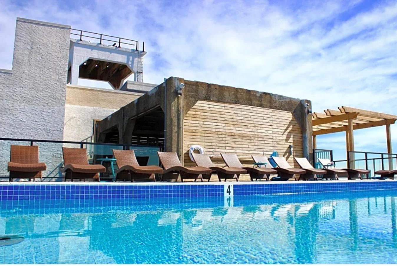 Stylish 1br L Rooftop Pool