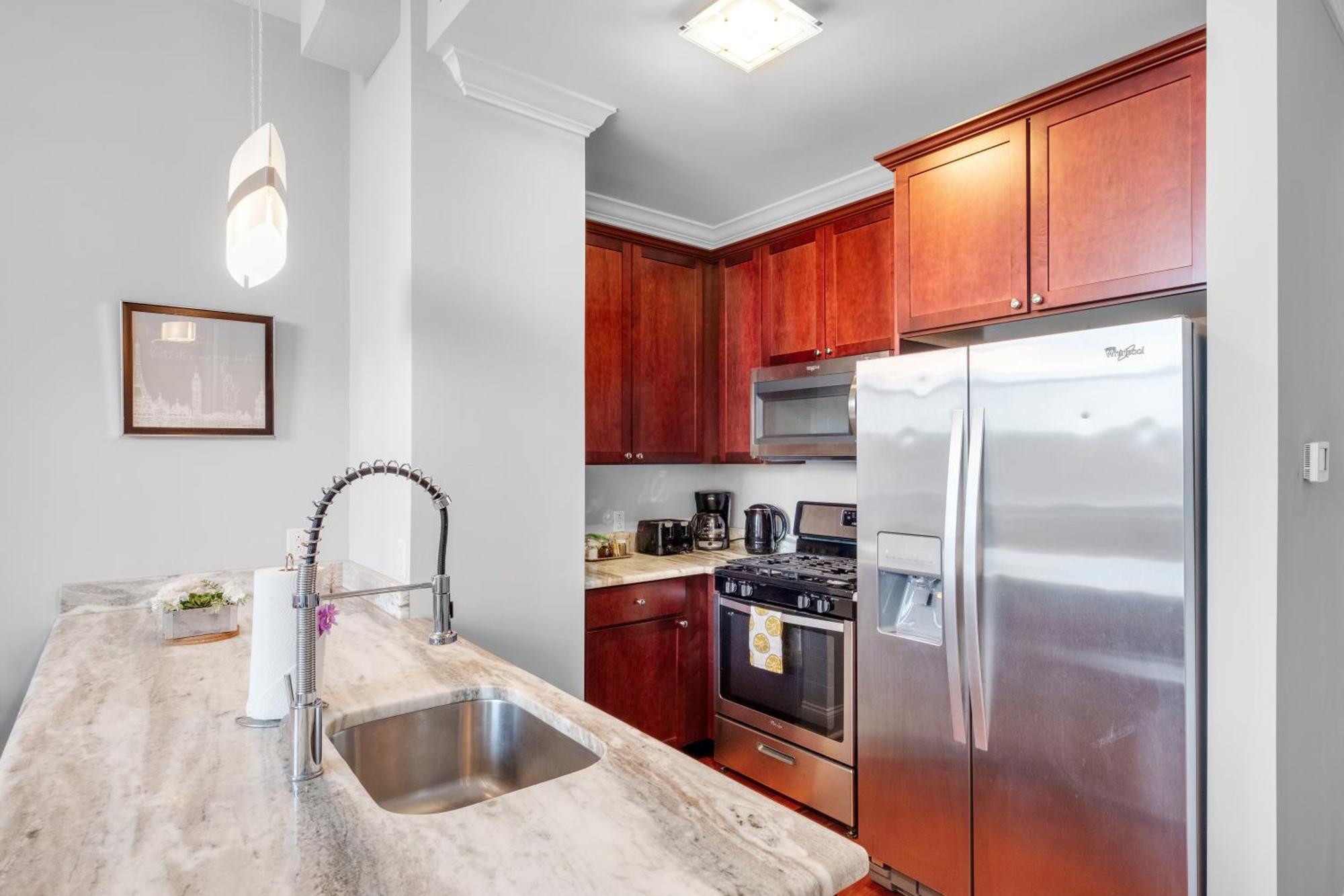 Stylish 1br L Rooftop Pool