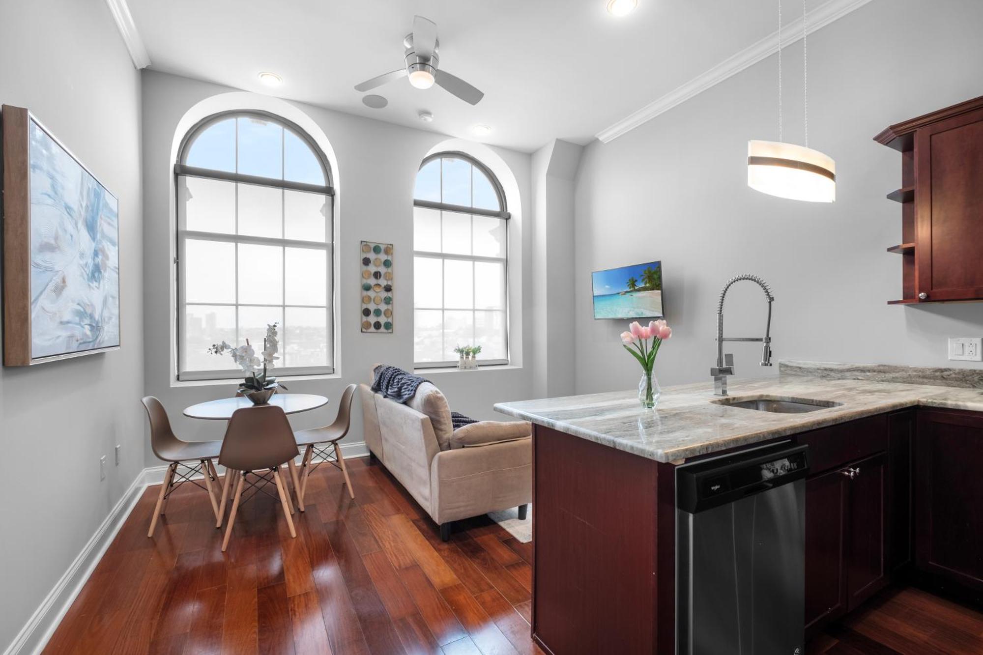 Stylish 1br L Rooftop Pool *