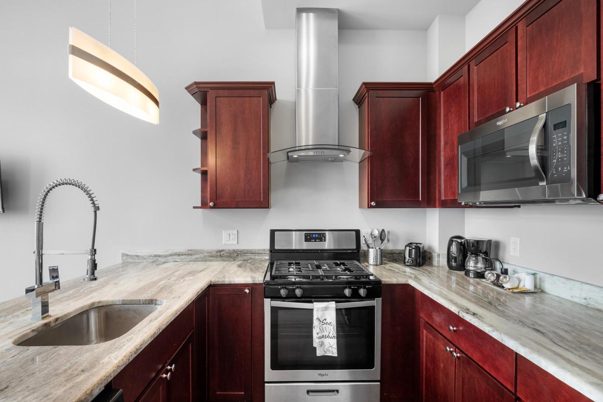 Stylish 1br L Rooftop Pool Apartment *